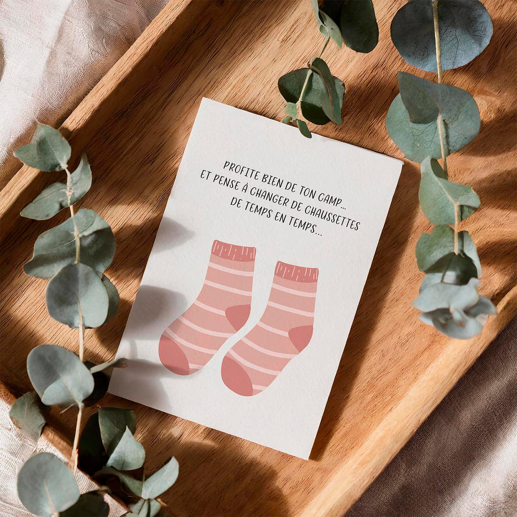 Carte camp humour – Changer de chaussettes | Carte drôle enfant